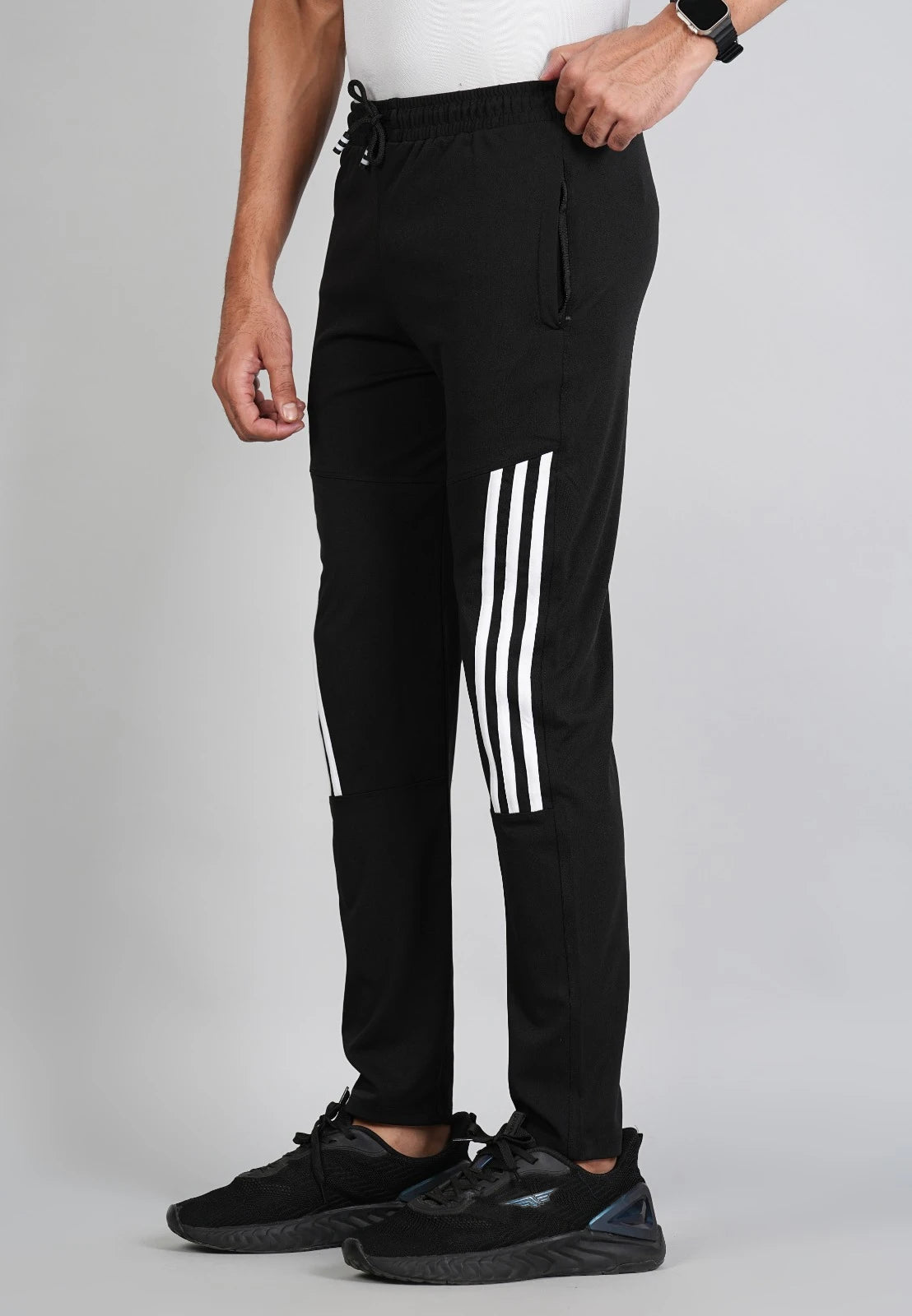 Men Solid Relax Fit Black Joggers with FickaPlus
